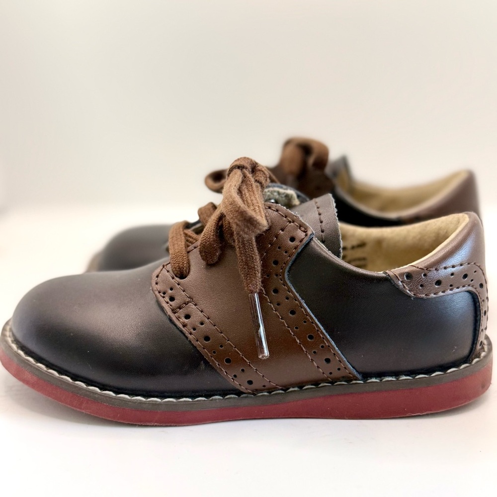 FootMates Kids Connor Brown/Taffy Size 8M Great Condition Barely Worn!